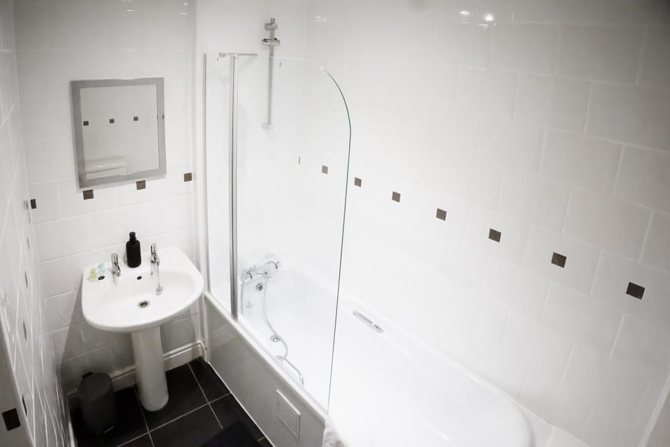 Shower, Toilet, Bathroom, Bath