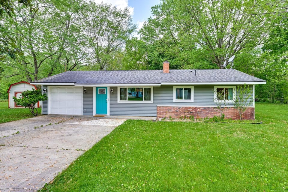 2 Mi to Dtwn Family Home in Warsaw! House in Warsaw