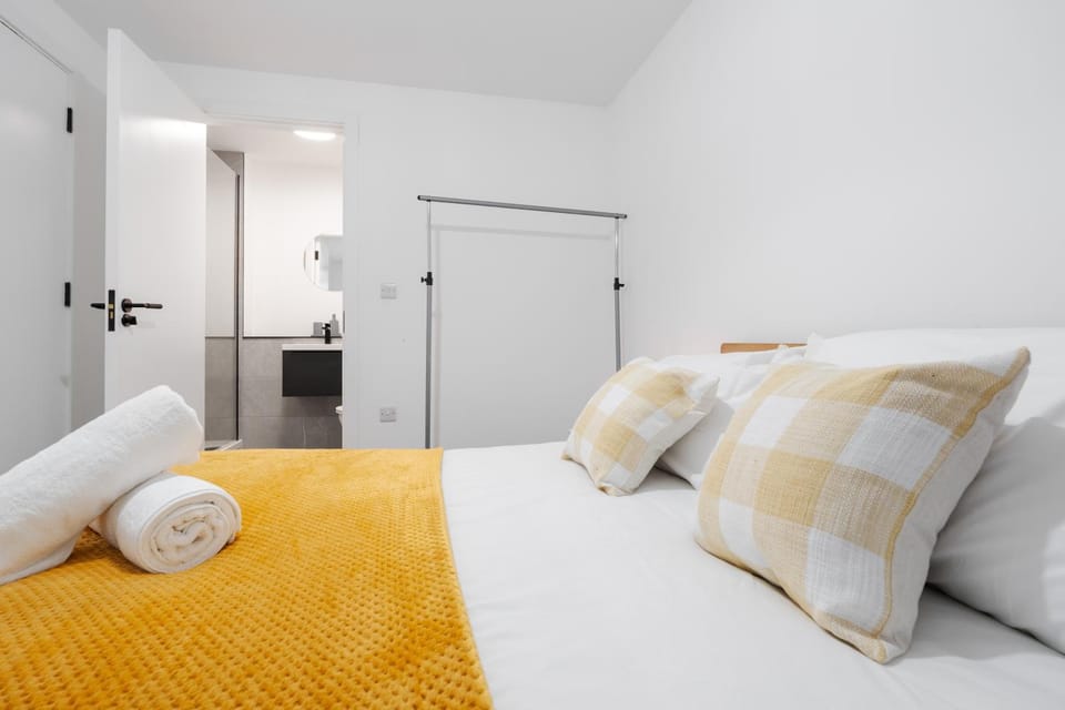 Pristine Old Trafford & City Centre 2BD 2BT Apt - Balcony Apartment in Stretford