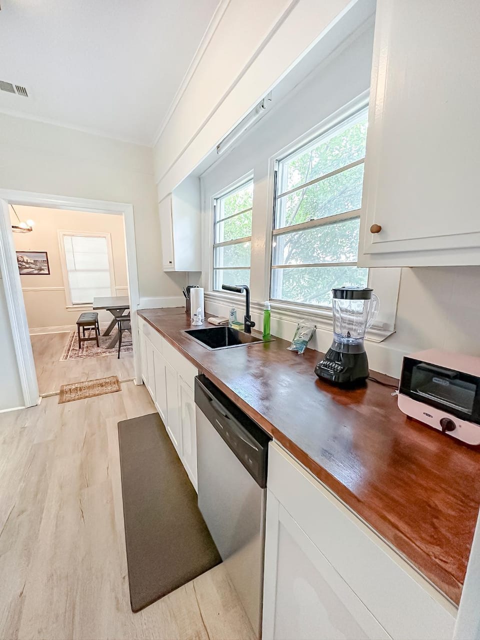Kitchen or kitchenette, Dining area, dishwasher, oven, pet friendly, stove, toaster