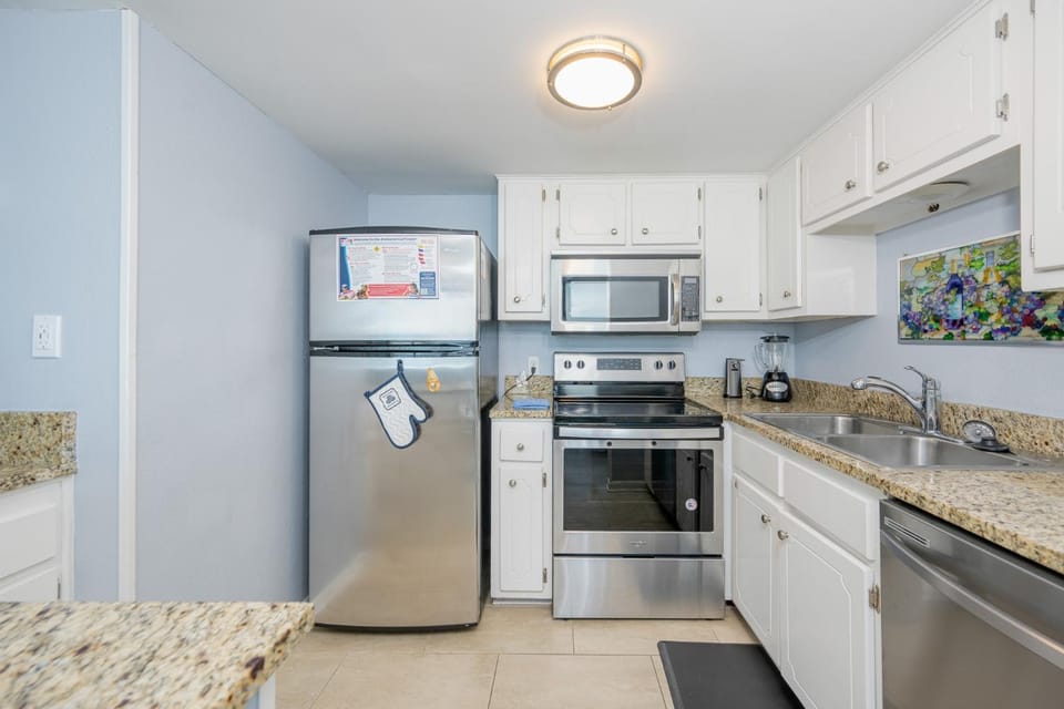 Island Winds East 501 Apartment in West Beach