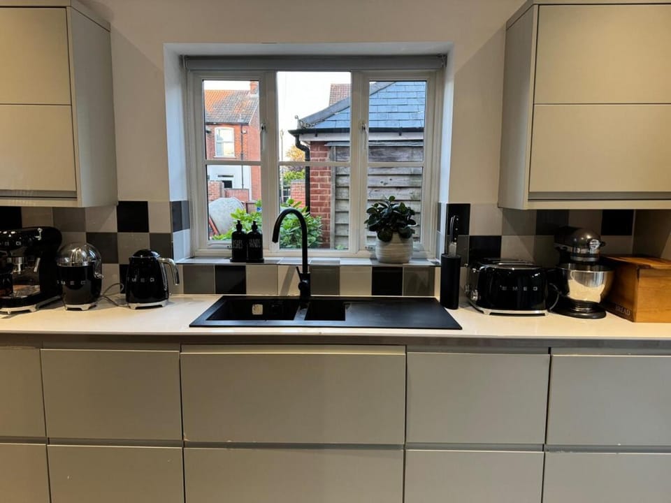 Luxury 4 Bedroom Bungalow House in Ipswich