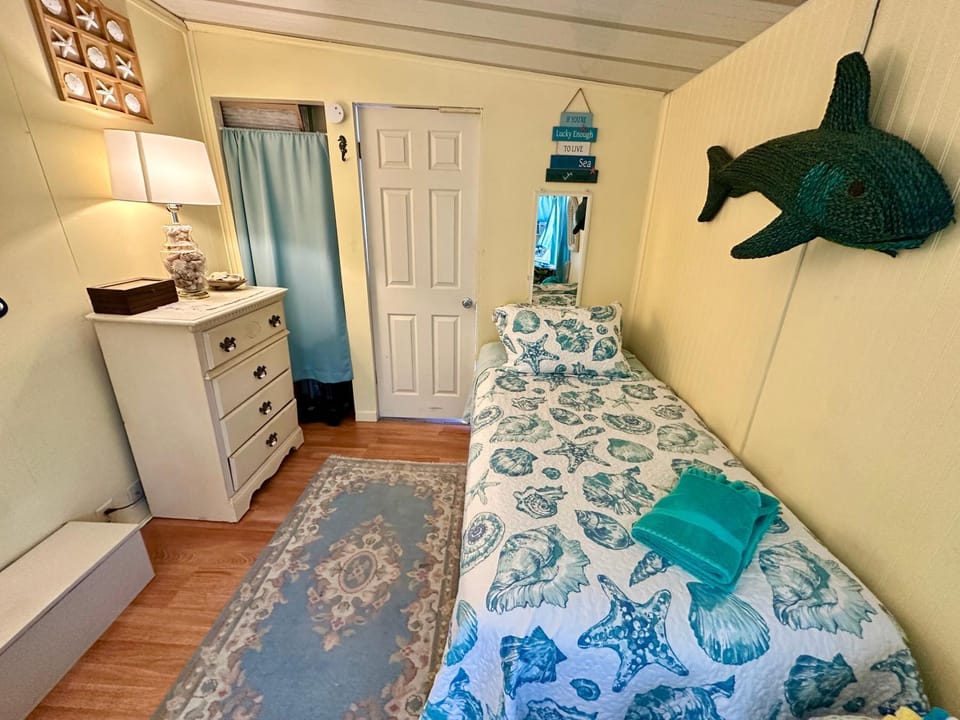 N1019 immaculate 2 b 1 Ba 1978 beach bungalow House in Hutchinson Island