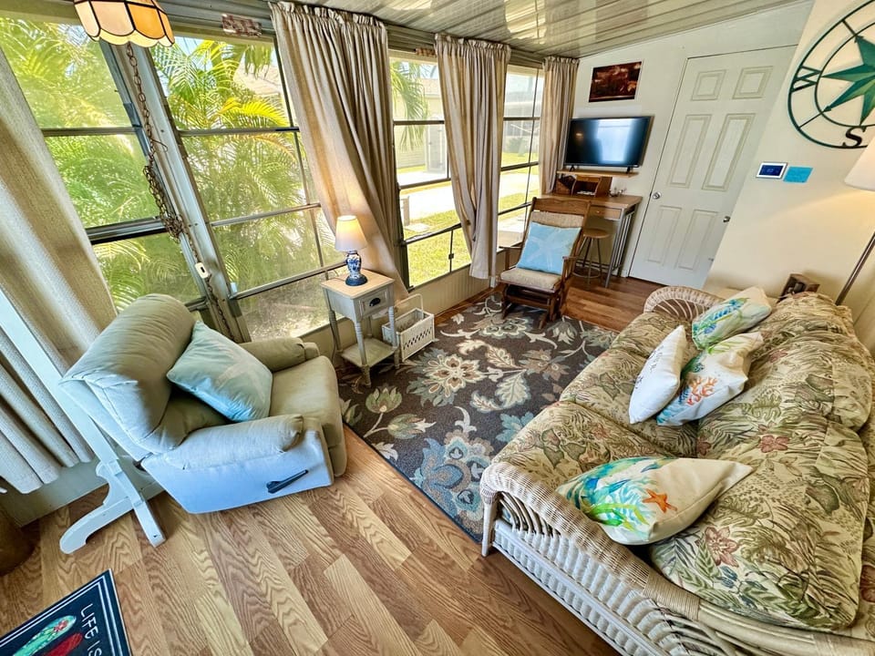 N1019 immaculate 2 b 1 Ba 1978 beach bungalow House in Hutchinson Island