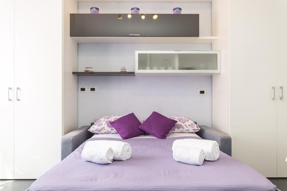 Bed, Photo of the whole room, towels