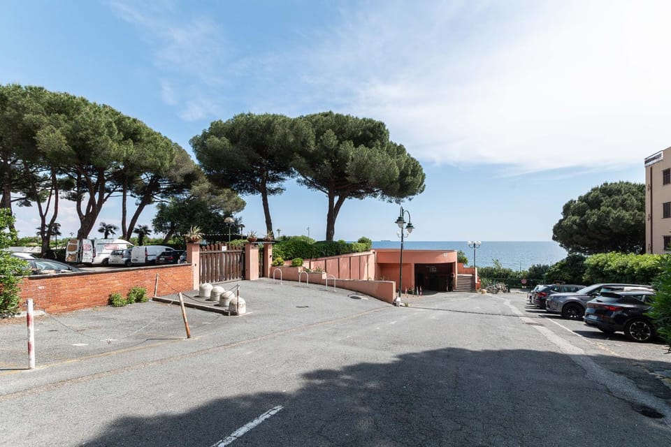Day, Neighbourhood, Natural landscape, Sea view, Location, Parking