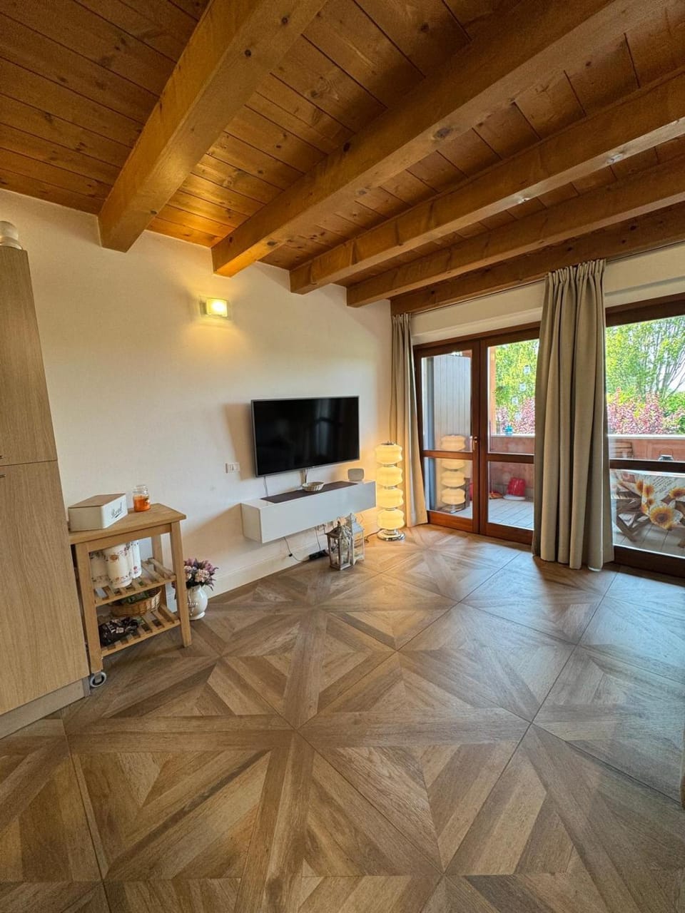 Communal lounge/ TV room, TV and multimedia, Living room, Seating area, Evening entertainment