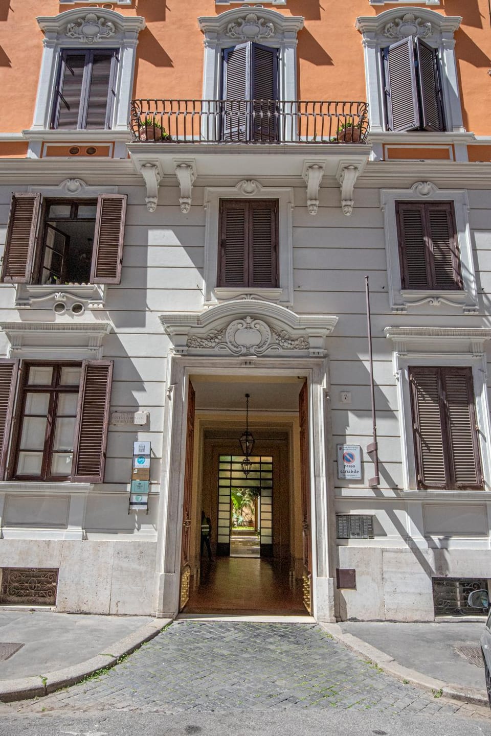Facade/entrance