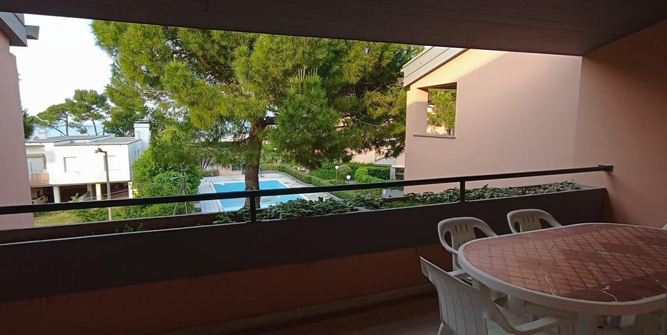 View (from property/room), Balcony/Terrace, Dining area, Pool view, Swimming pool