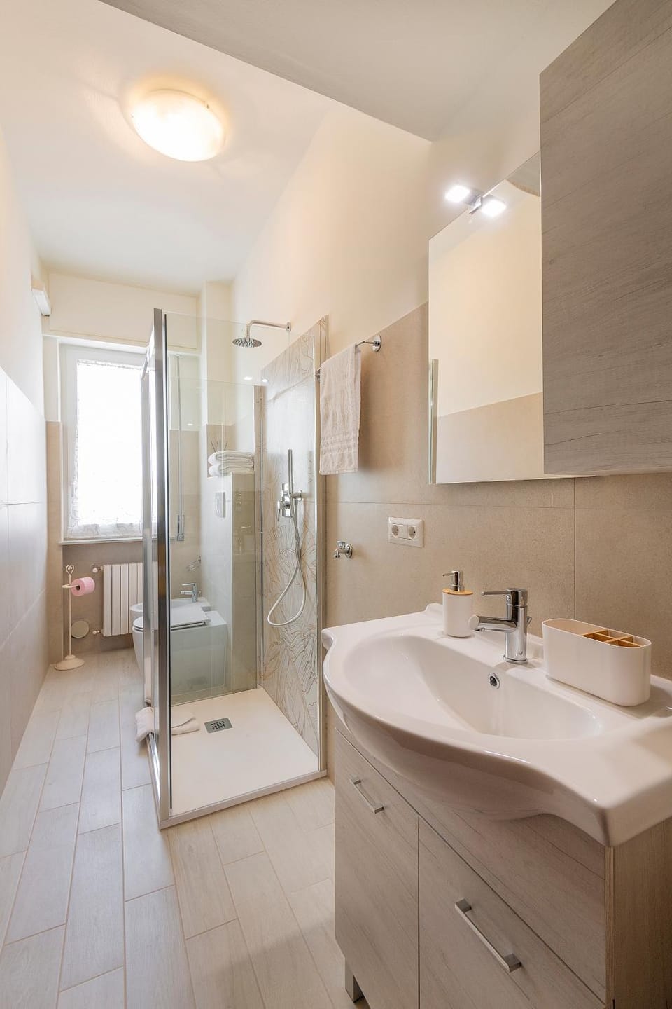 Shower, Toilet, Bathroom, towels