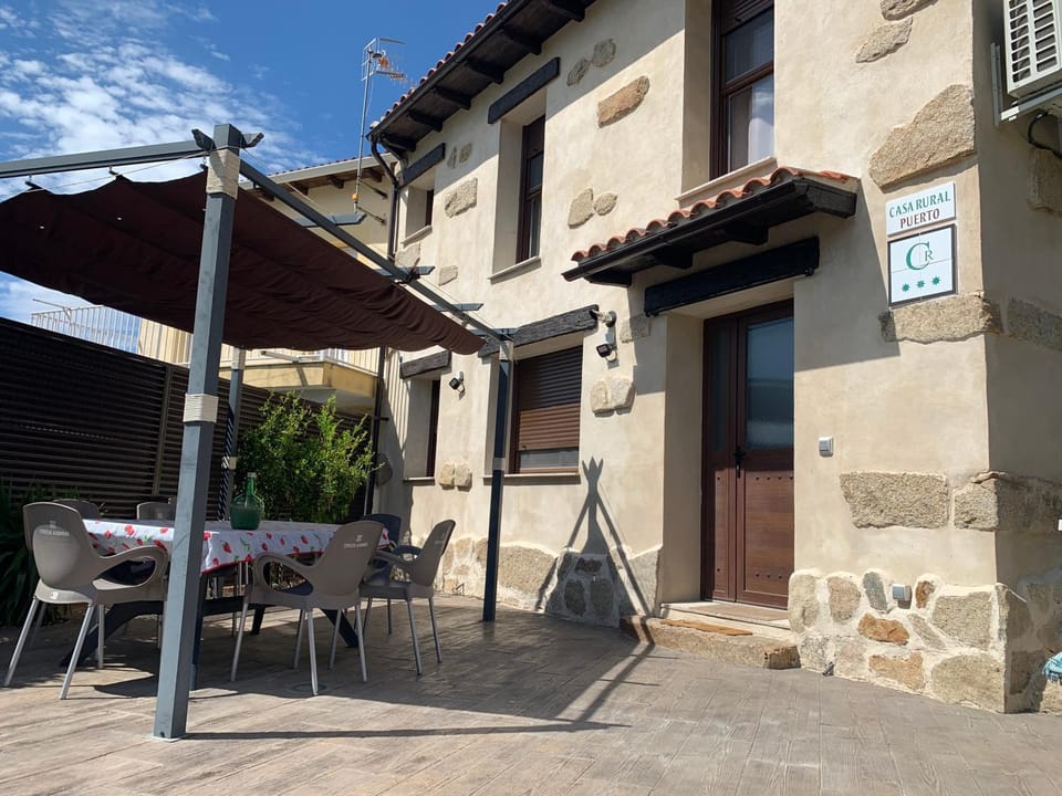 CASA RURAL PUERTO - casa de piedra con piscina privada - Valle del Ambroz - Casas del Monte - IDEAL PARA DISFRUTAR EN FAMILIA O GRUPO DE AMIGOS House in Valle del Jerte