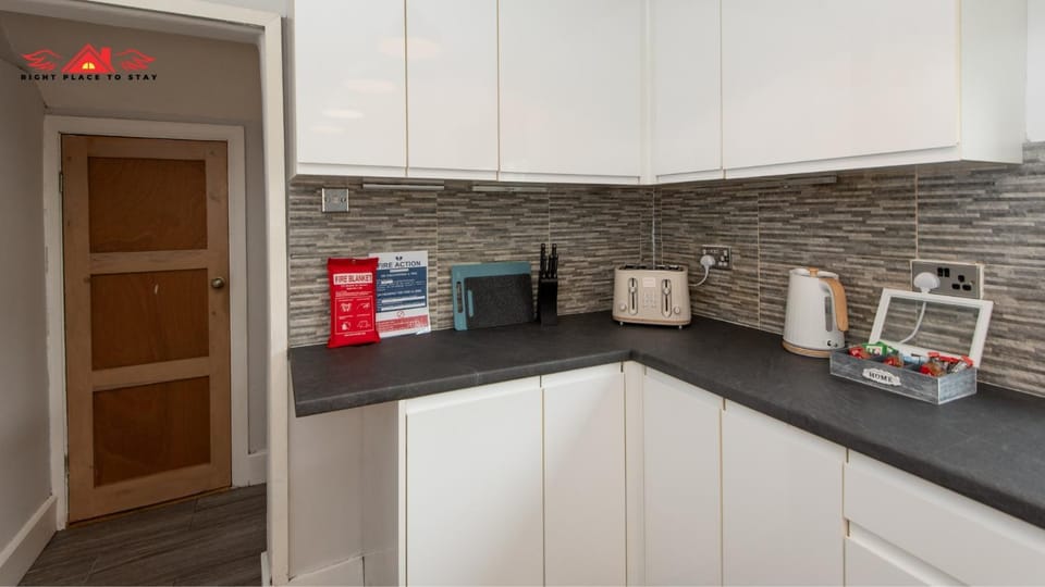 Coffee/tea facilities, Kitchen or kitchenette, minibar, pet friendly, stove, toaster
