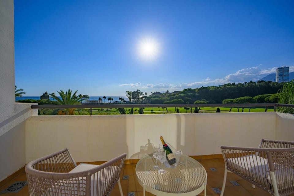 Luxurious 3-Bedroom Penthouse in Los Monteros Marbella Apartment in Marbella