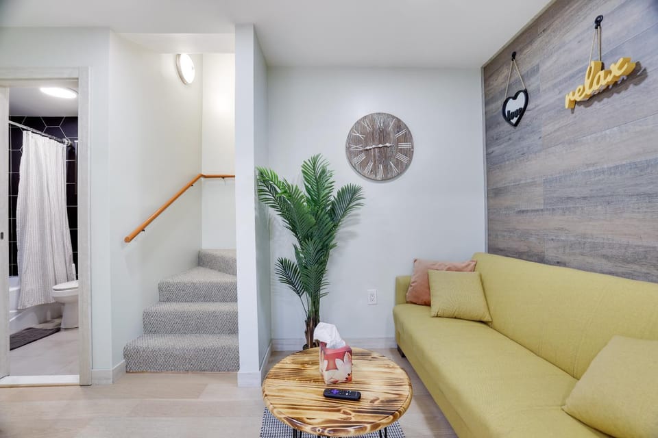 Apartment Minutes from Camelback Mountain with Washer Dryer Apartment in Tannersville