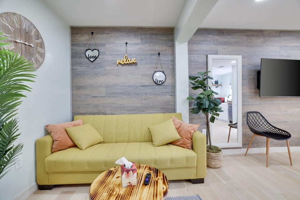 Apartment Minutes from Camelback Mountain with Washer Dryer Apartment in Tannersville