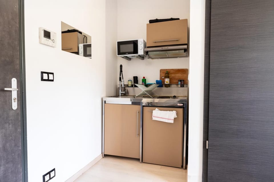 Kitchen or kitchenette, stove