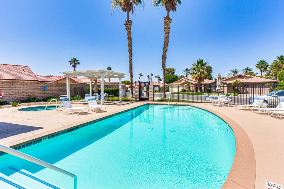 6 Mi to Old Town La Quinta: Golf Retreat w/ Patio House in Indio
