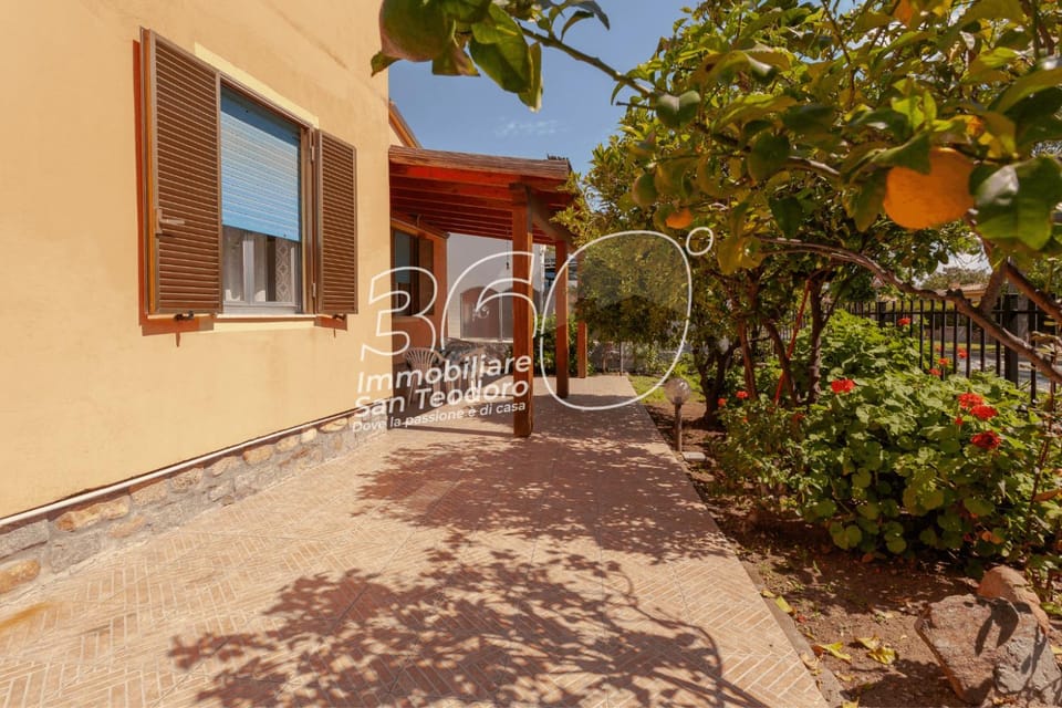Property building, Day, Garden, Garden view