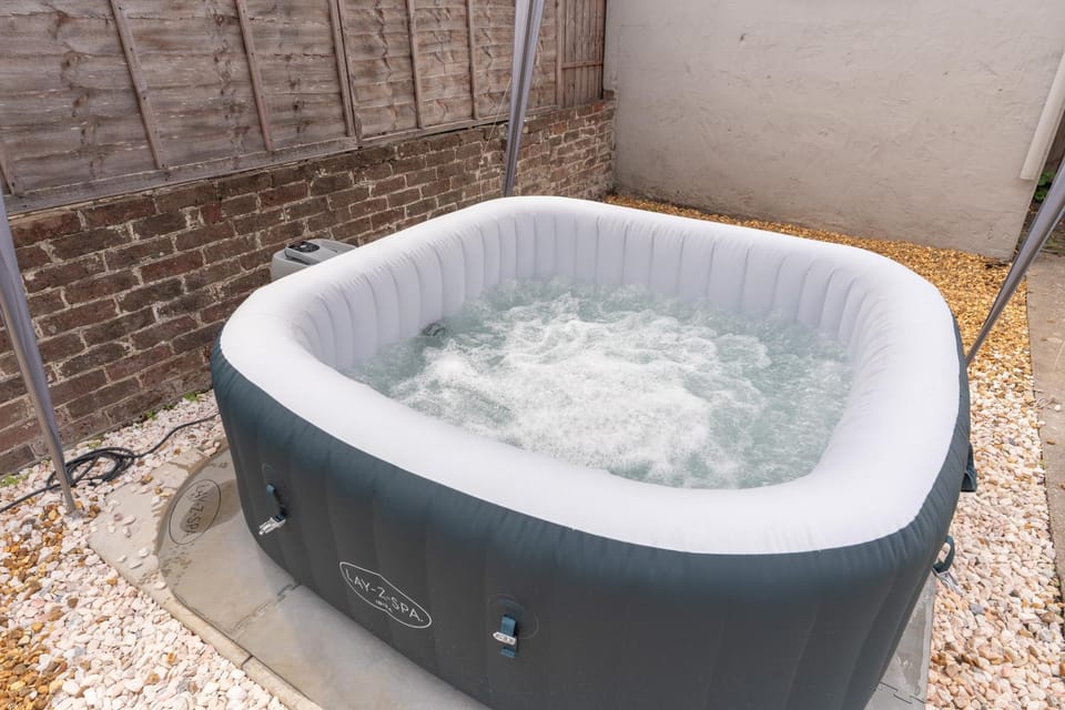 Open Mind Property - 16 Guests & Free Parking Apartment in Portsmouth