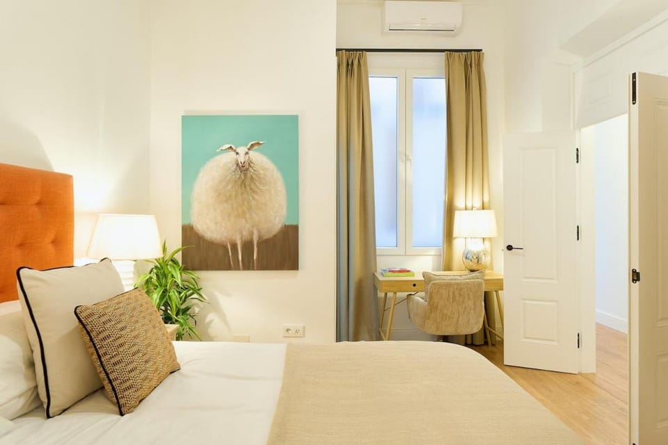 Photo of the whole room, Seating area, Bedroom