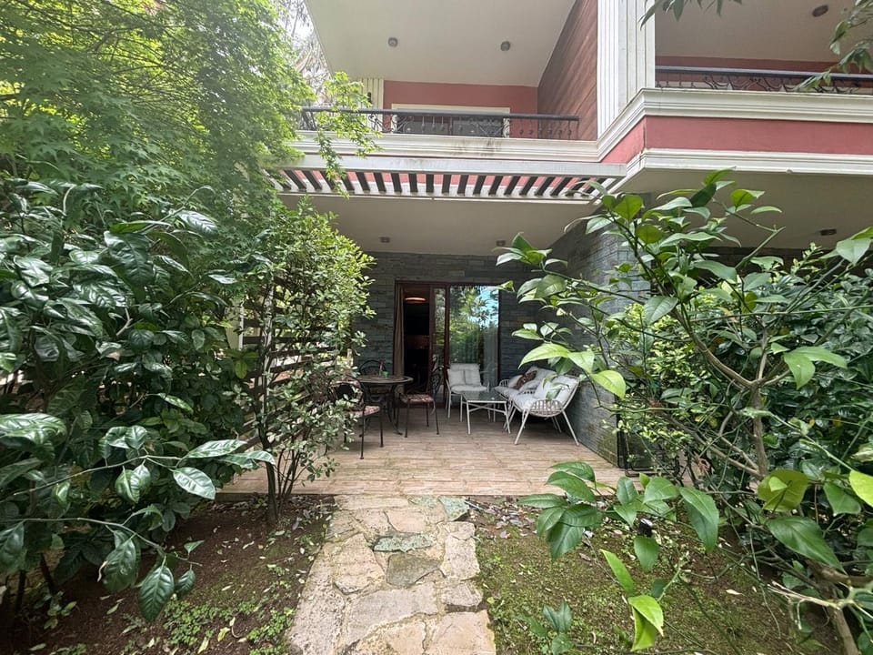 Property building, Balcony/Terrace, Garden view