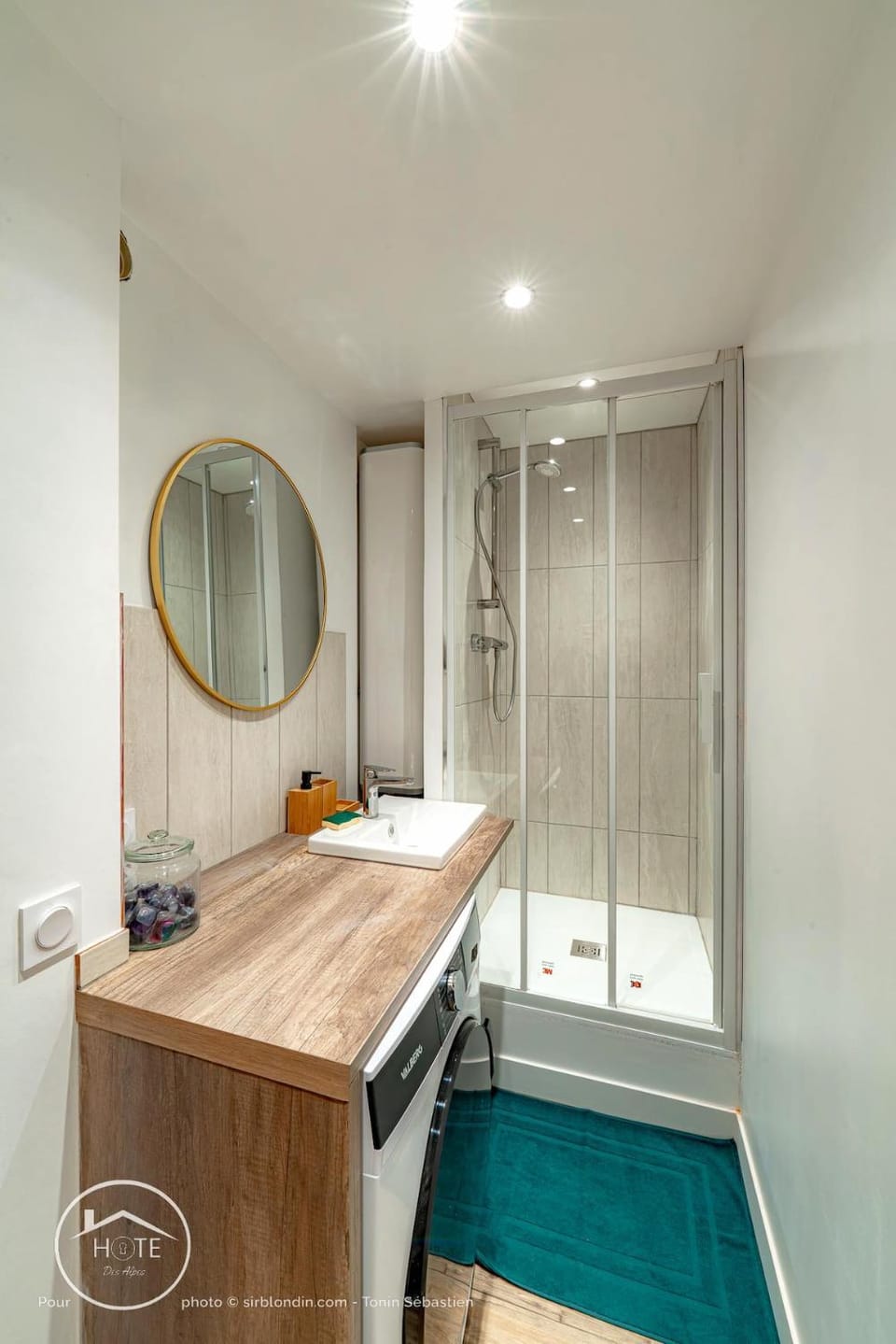 Shower, Bathroom, towels