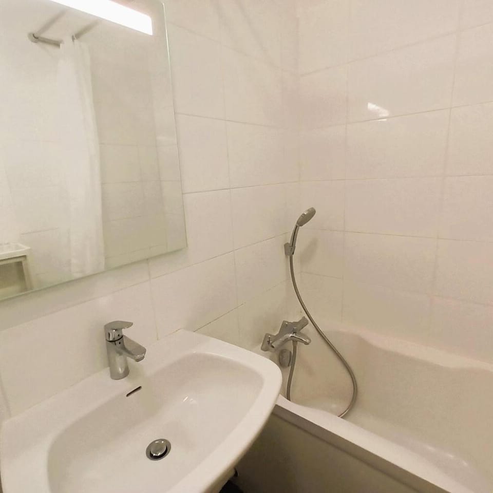 L'Oasis-T2 spacieux-Wifi-TV-Proche Gare Apartment in Tours