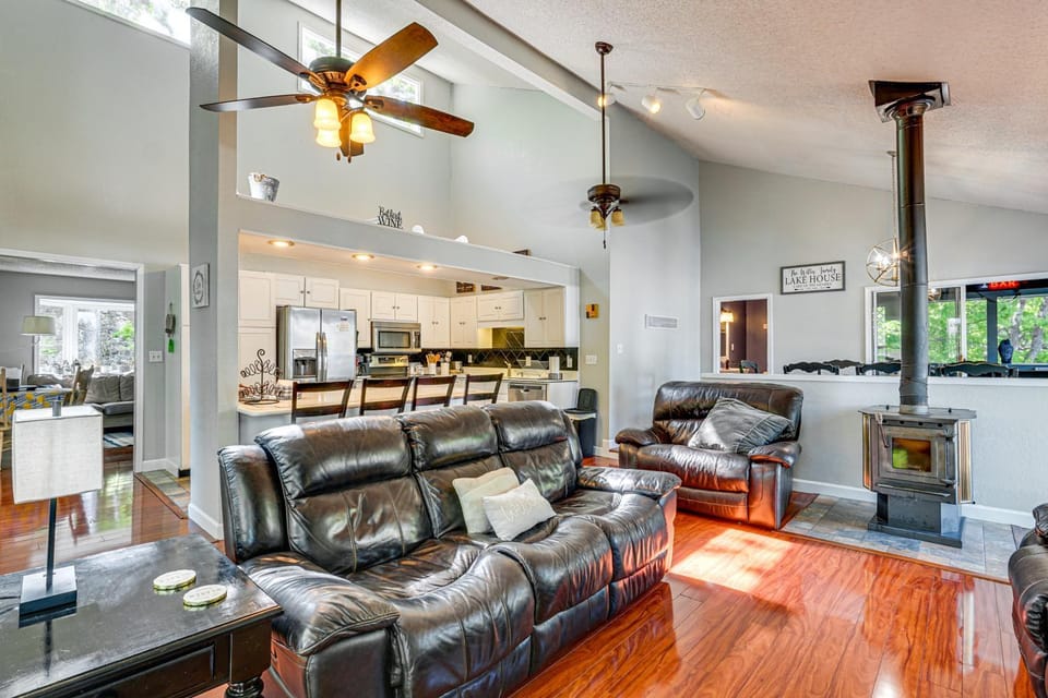 Private Dock and Lake View Spacious Ozarks Retreat House in Osage Beach