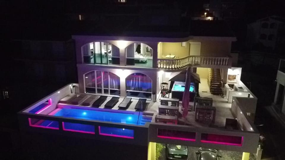 Property building, Swimming pool