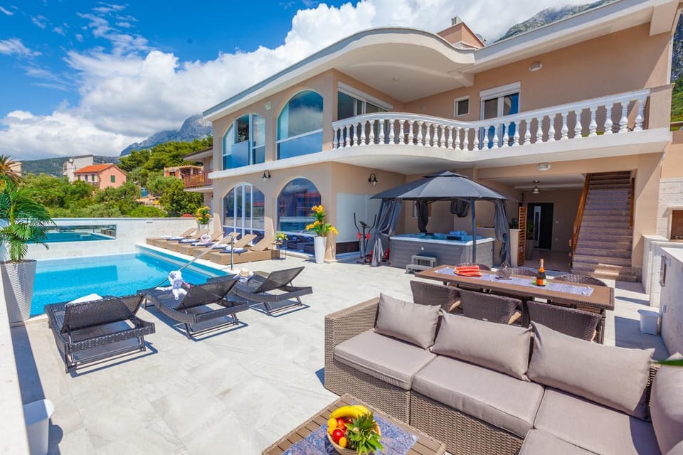 Property building, Swimming pool