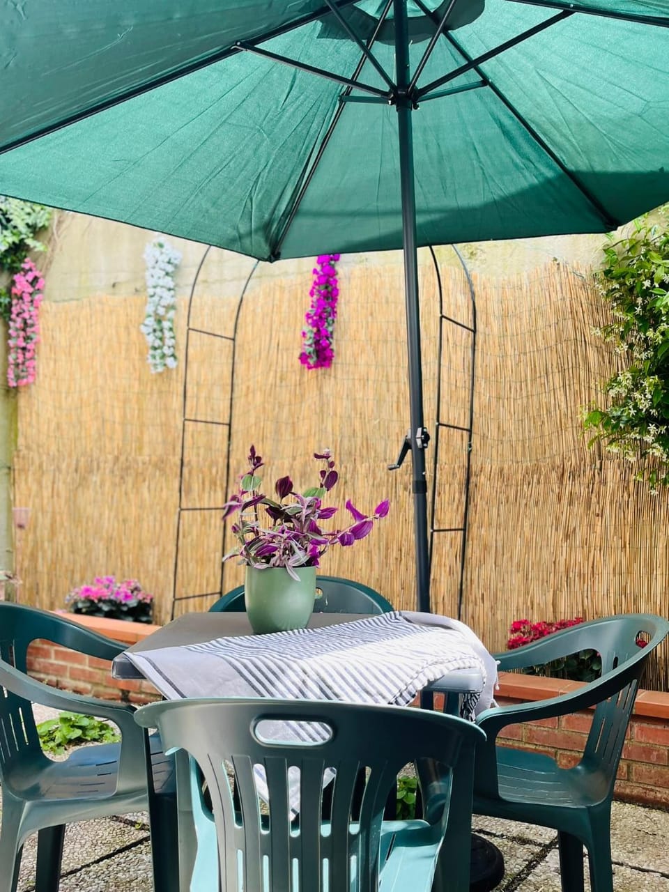 Garden, Dining area