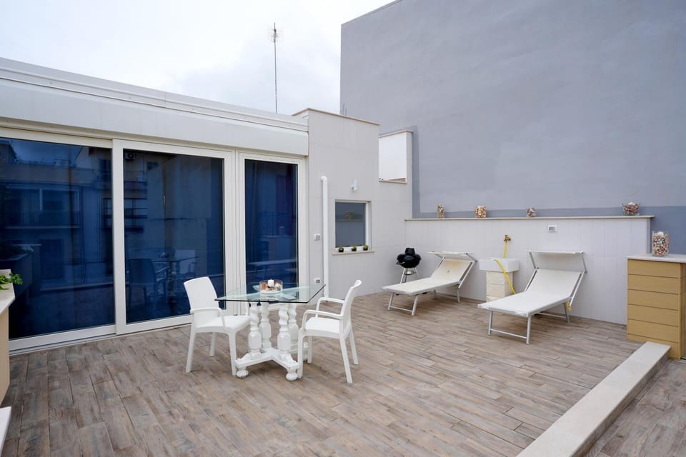 Balcony/Terrace, sunbed