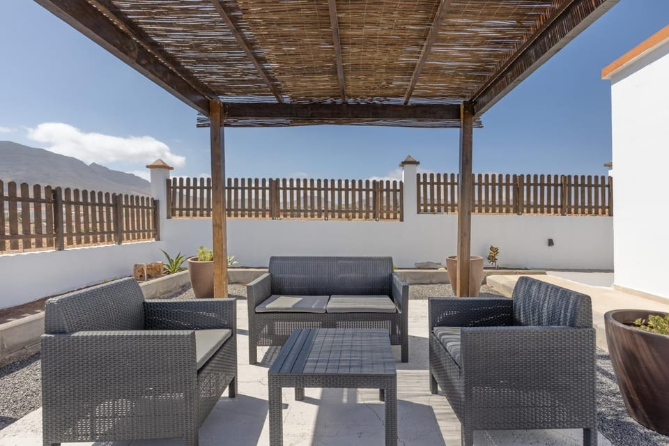 Property building, Balcony/Terrace, Living room