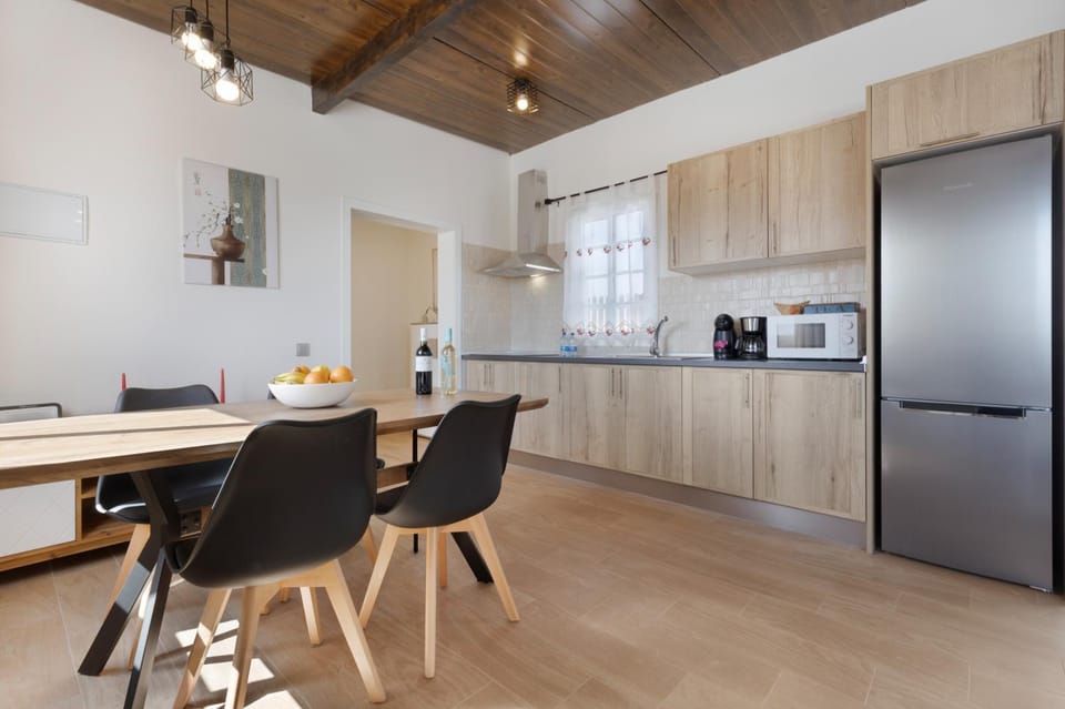 Property building, Kitchen or kitchenette, Living room