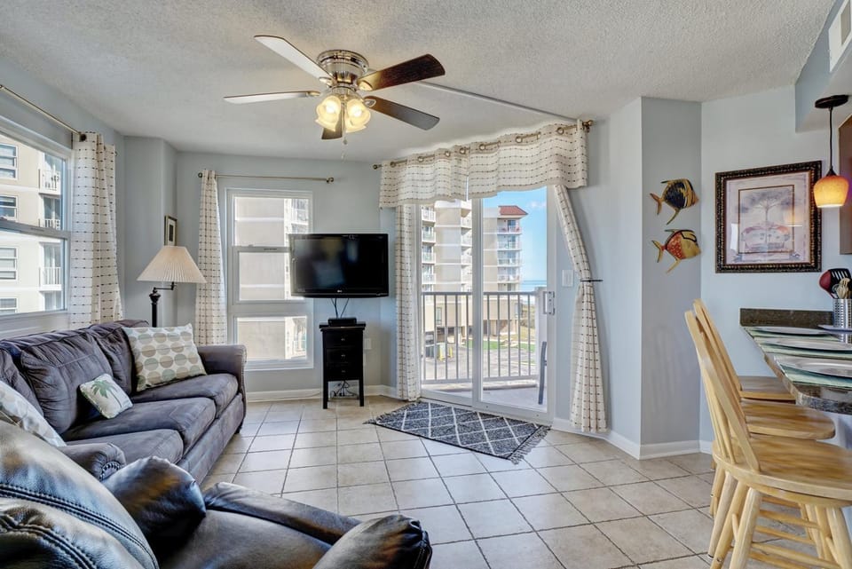 Relaxing oceanfront 1 Bedroom Condo in St. Regis Resort House in North Topsail Beach