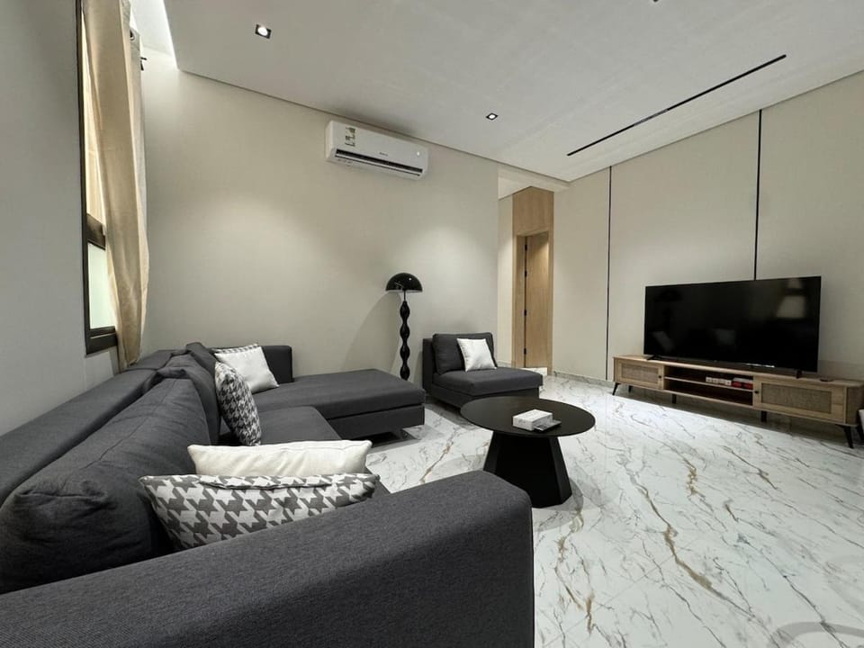 Communal lounge/ TV room, TV and multimedia, Living room, Seating area, Evening entertainment, air conditioner