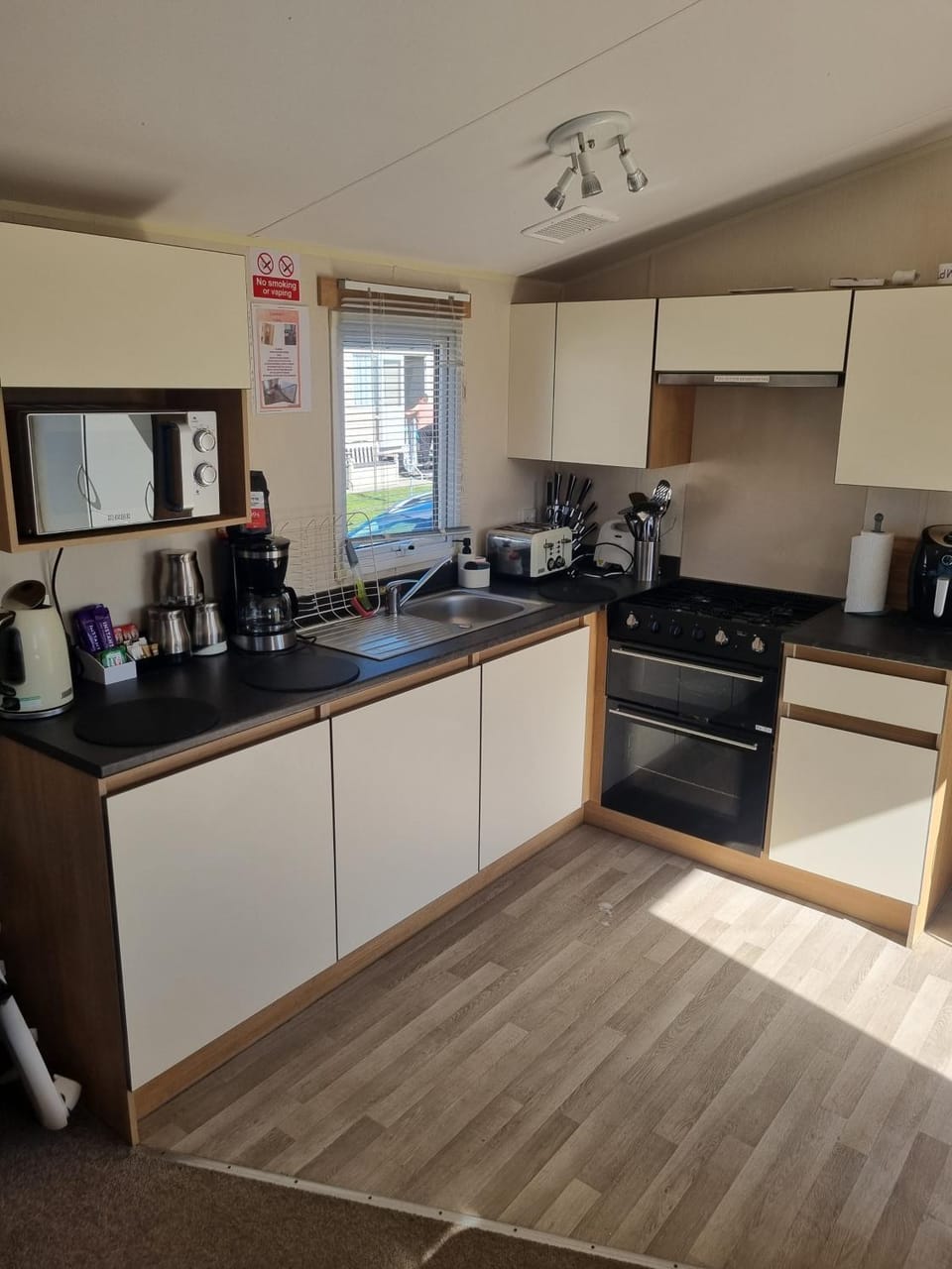 Trecco Bay Porthcawl 2-Bed Caravan Sleeps 6 House in Porthcawl