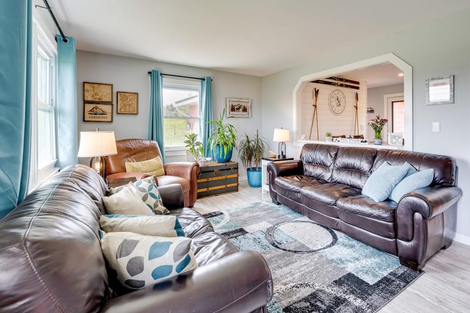 8 Mi to Jay Peak Resort: Scenic Retreat w/ Deck House in Orleans