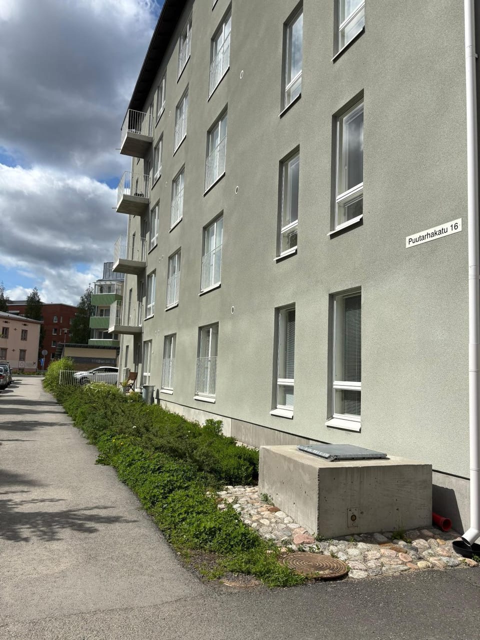 Facade/entrance, Parking