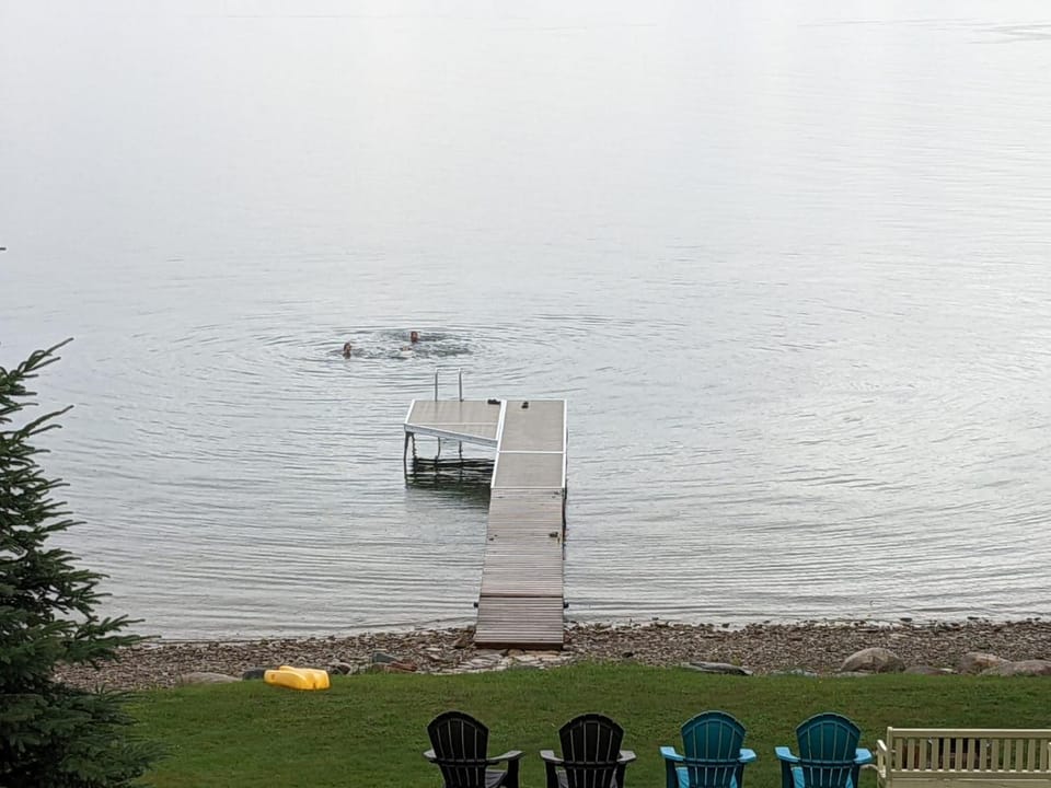 By The Bay Retreat Waterfront SUNSET View House in South Bruce Peninsula