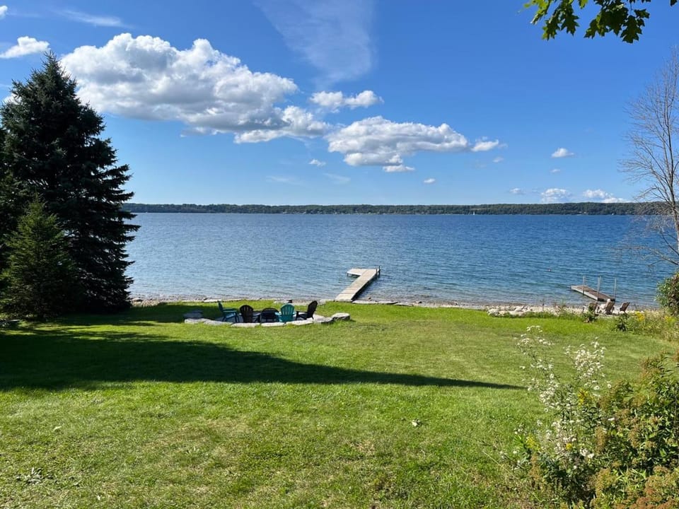 By The Bay Retreat Waterfront SUNSET View House in South Bruce Peninsula