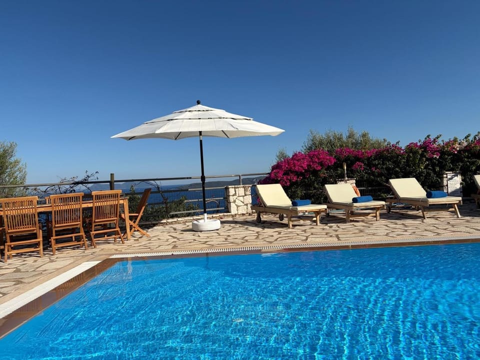 Pool view, Sea view