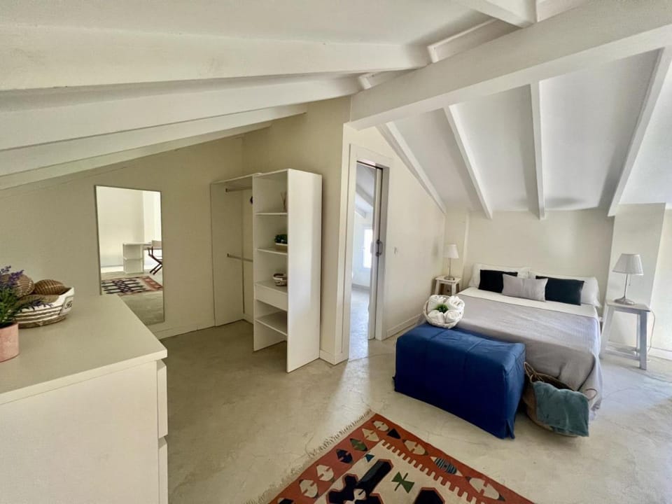 Photo of the whole room, Bedroom