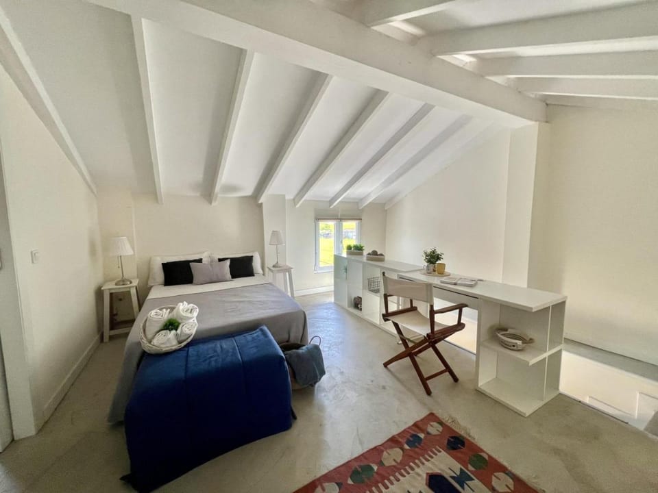 Photo of the whole room, Bedroom