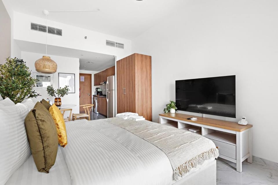 Bright Boho Loft near Yas F1 Circuit & Airport Apartment in Abu Dhabi