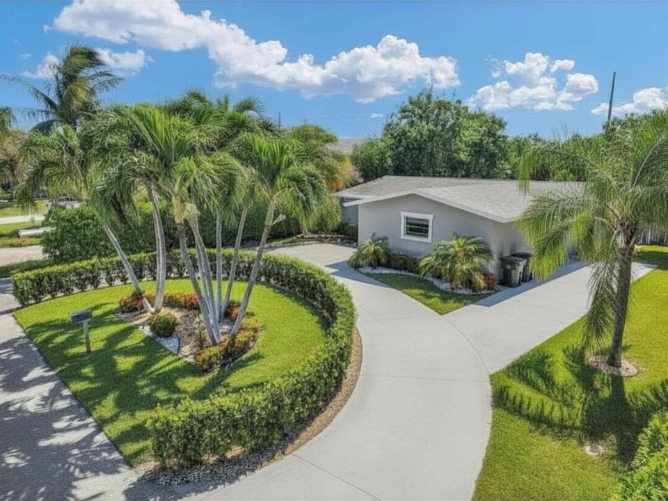 4BR Private Heated Pool | BBQ + Sunny Patio | Boca Raton House in Boca Raton