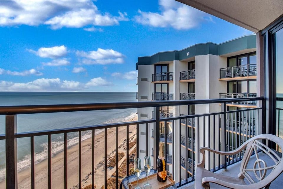 Coastal Serenity 1Br Oceanfront Suite, Dogs OK! 1810 Apartment in Myrtle Beach