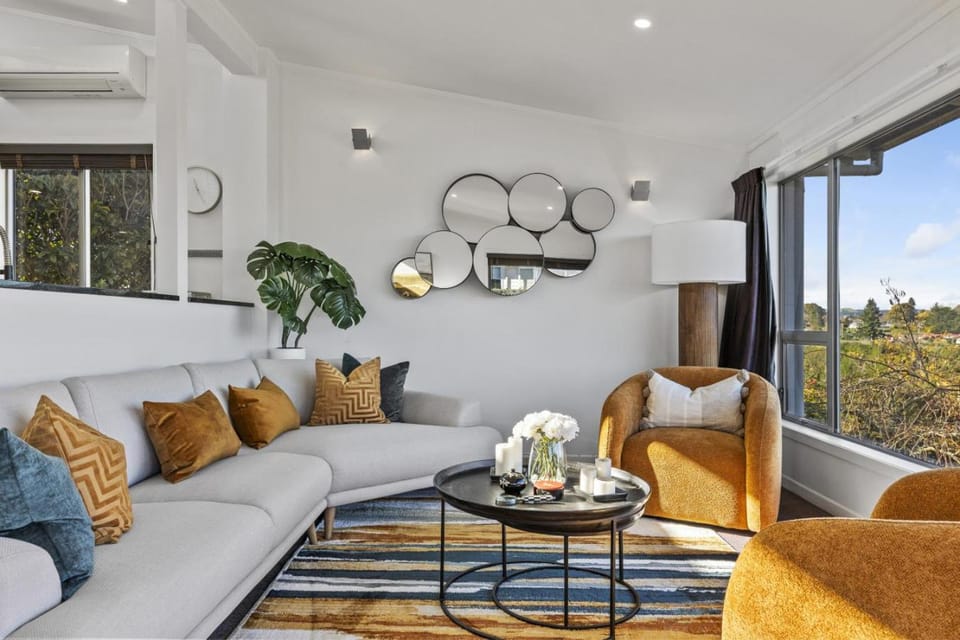 View (from property/room), Living room, Seating area