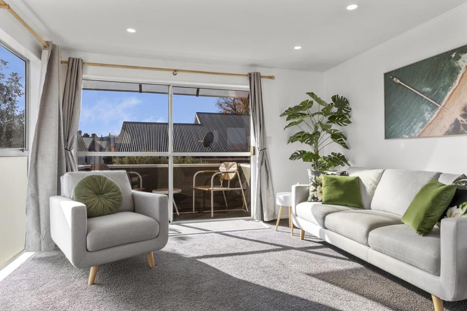 Day, Balcony/Terrace, Living room, Seating area