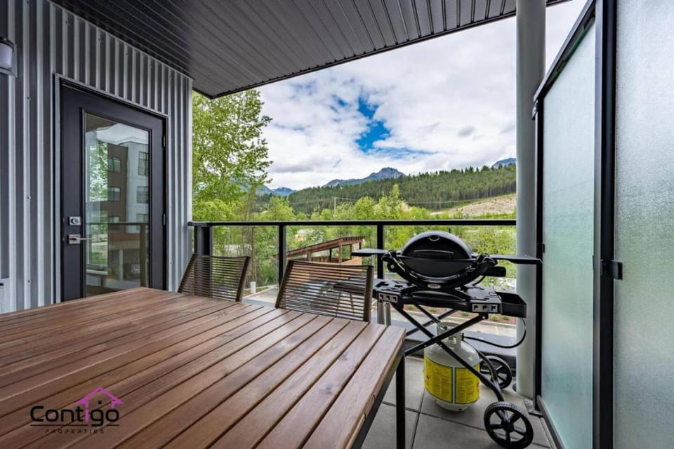 Patio, Day, Natural landscape, View (from property/room), Balcony/Terrace, Dining area, Mountain view